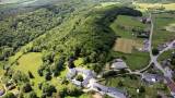 Luchtfoto van de kasteelhoeve Dourbes