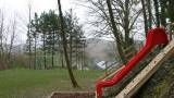 Dourbes, jeux, toboggan, grimpe dans le jardin de la ferme château